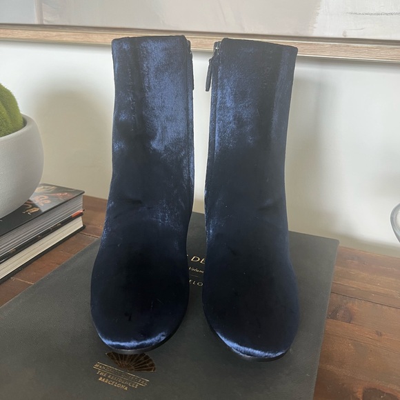 BALENCIAGA SIZE 38 ‘VILLE' VELVET CHUNKY HEEL BOOTIE - Picture 4 of 9